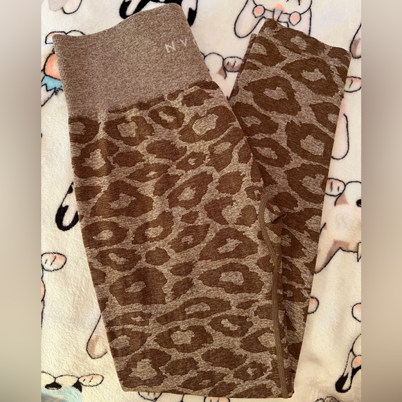 Mocha Leopard Seamless Leggings, size L - Picture 9 of 10